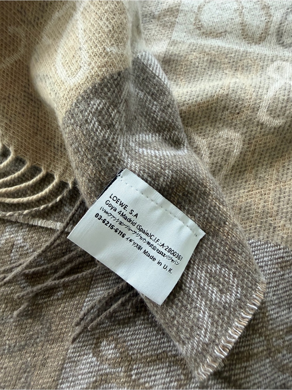 Loewe checkerboard scarf Stall white beige - Picture 3 of 4